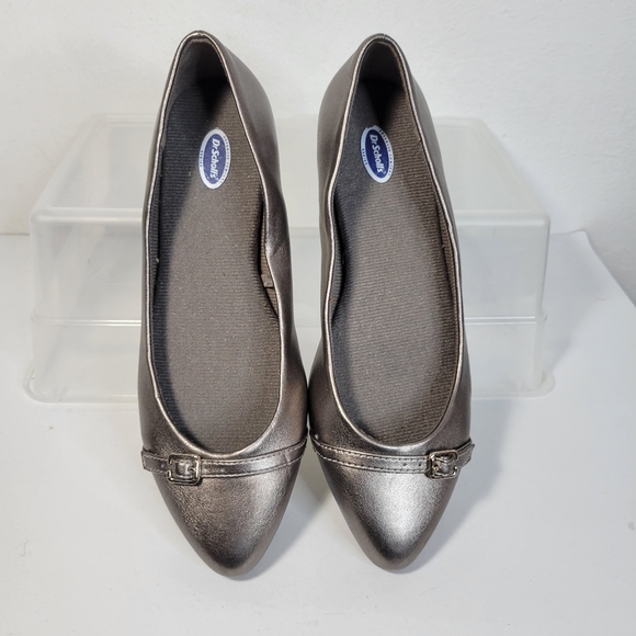 Dr. Scholl's Shoes - Womans Dr. Scholls Ballet Flats Pewter/Silver Size 6 Buckel Detail Pointy toe